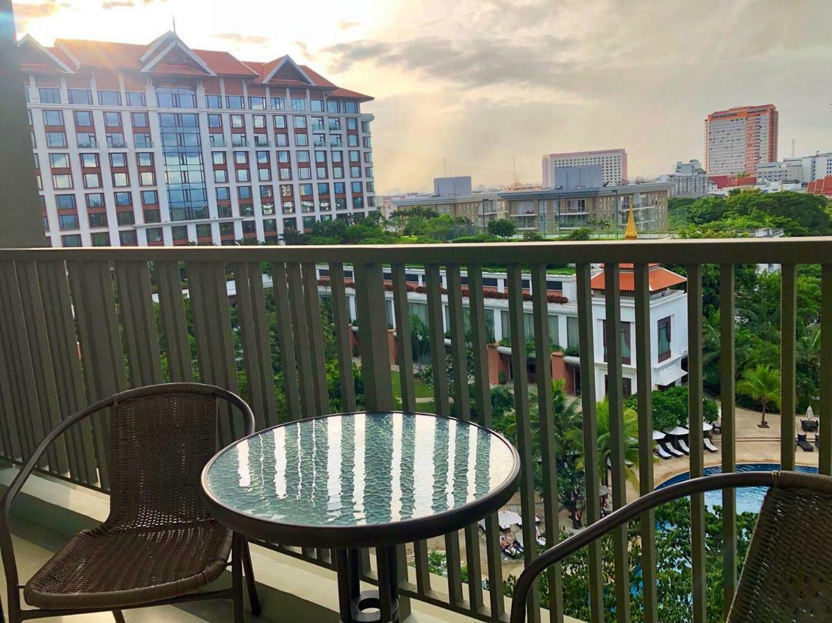 The Astra Suites 치앙마이 외부 사진