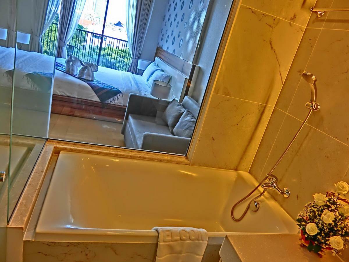 The Astra Suites 치앙마이 외부 사진